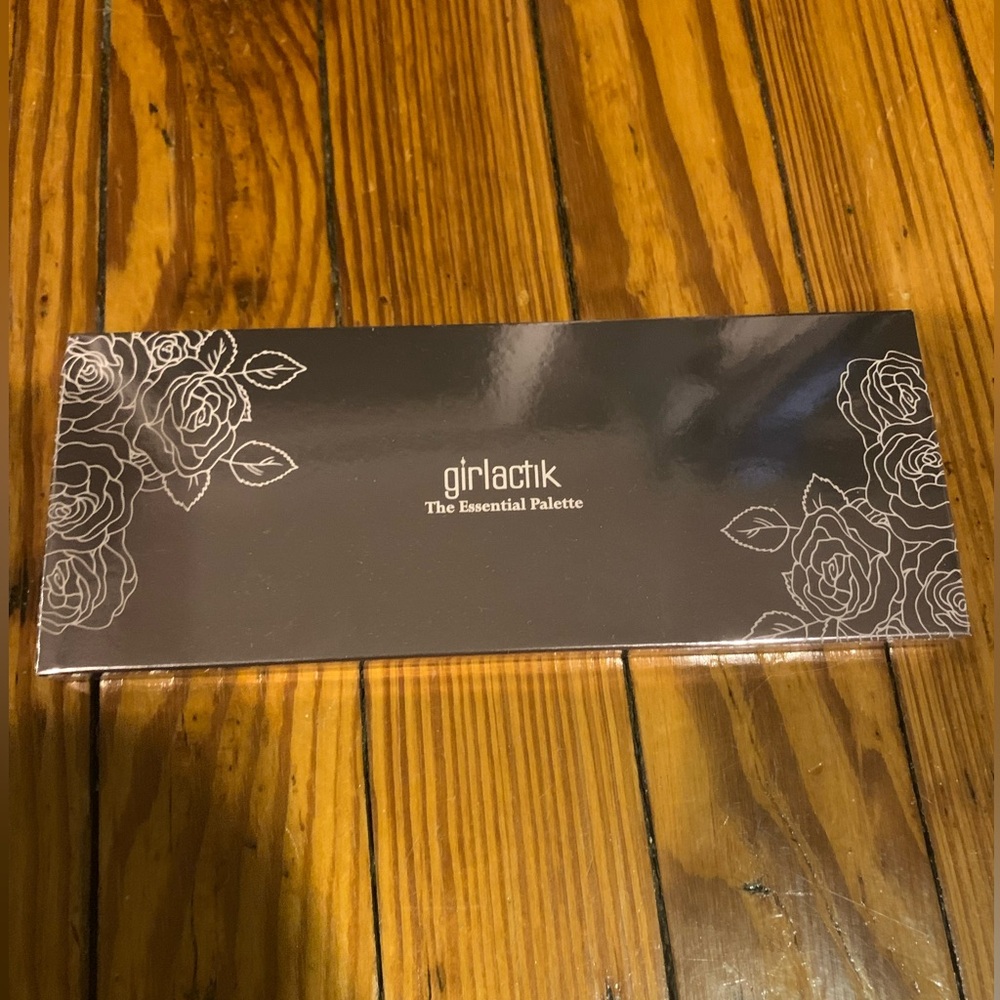 Girlactik The Essential Palette - Versatile Eyeshadow Colors